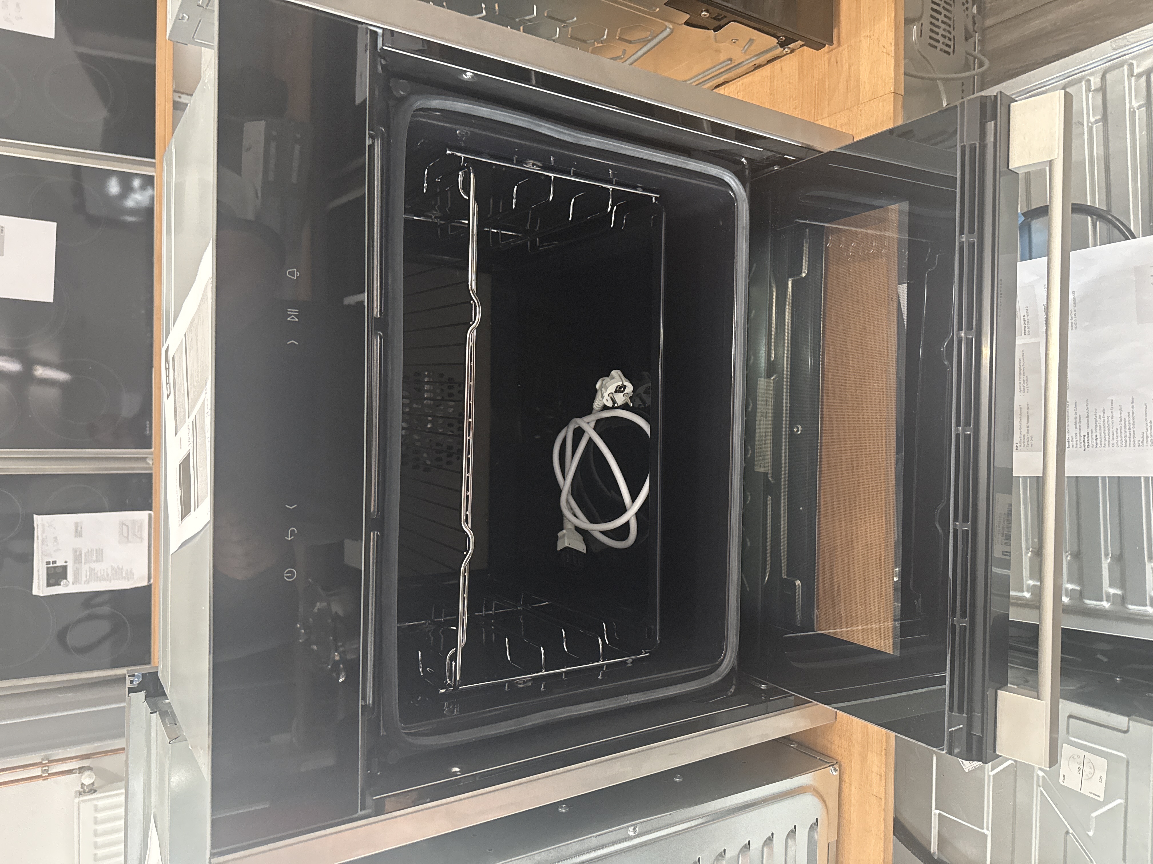 Autarker Backofen Neff Slide&Hide B54CR31N0