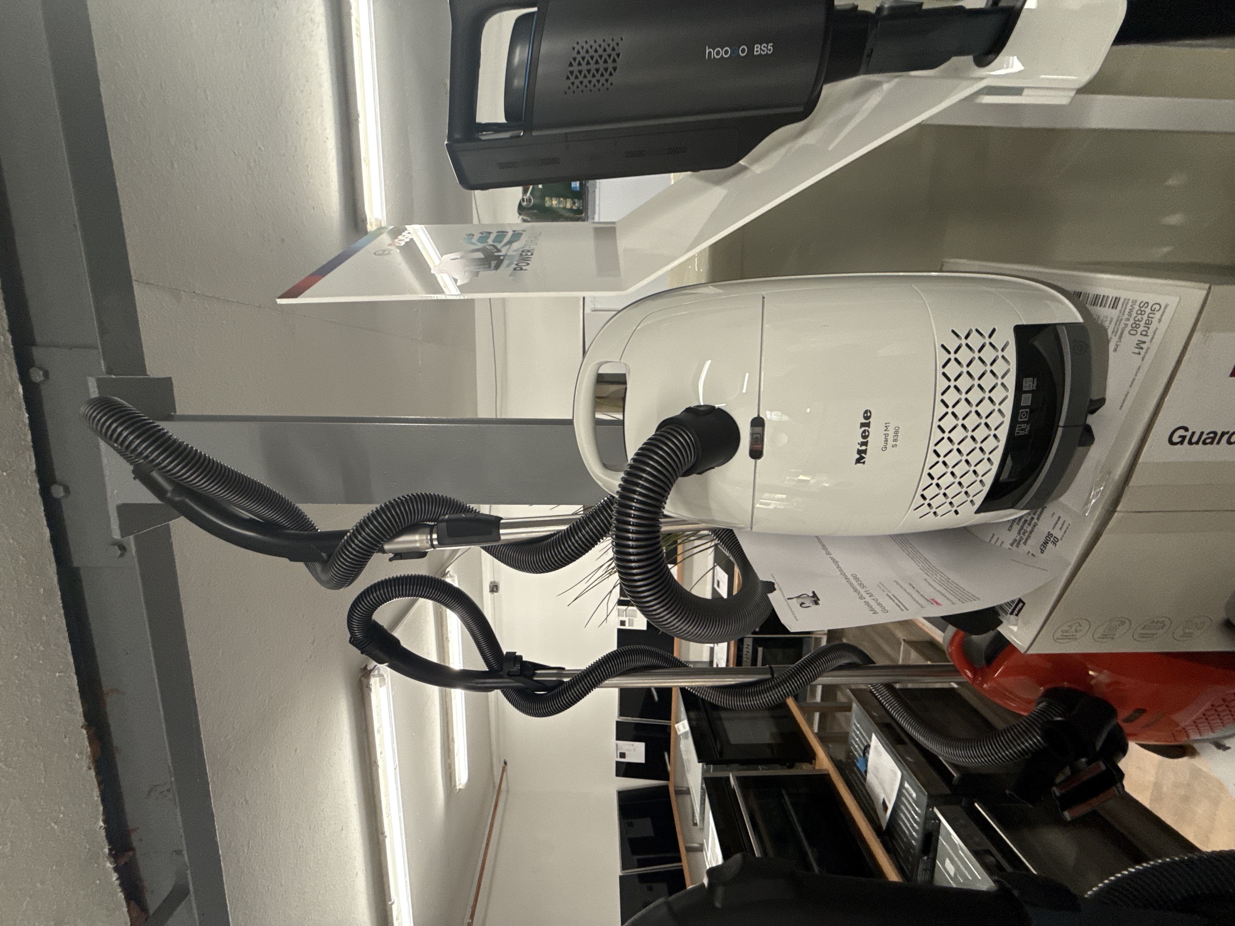 Bodenstaubsauger Miele Guard M1 S8380