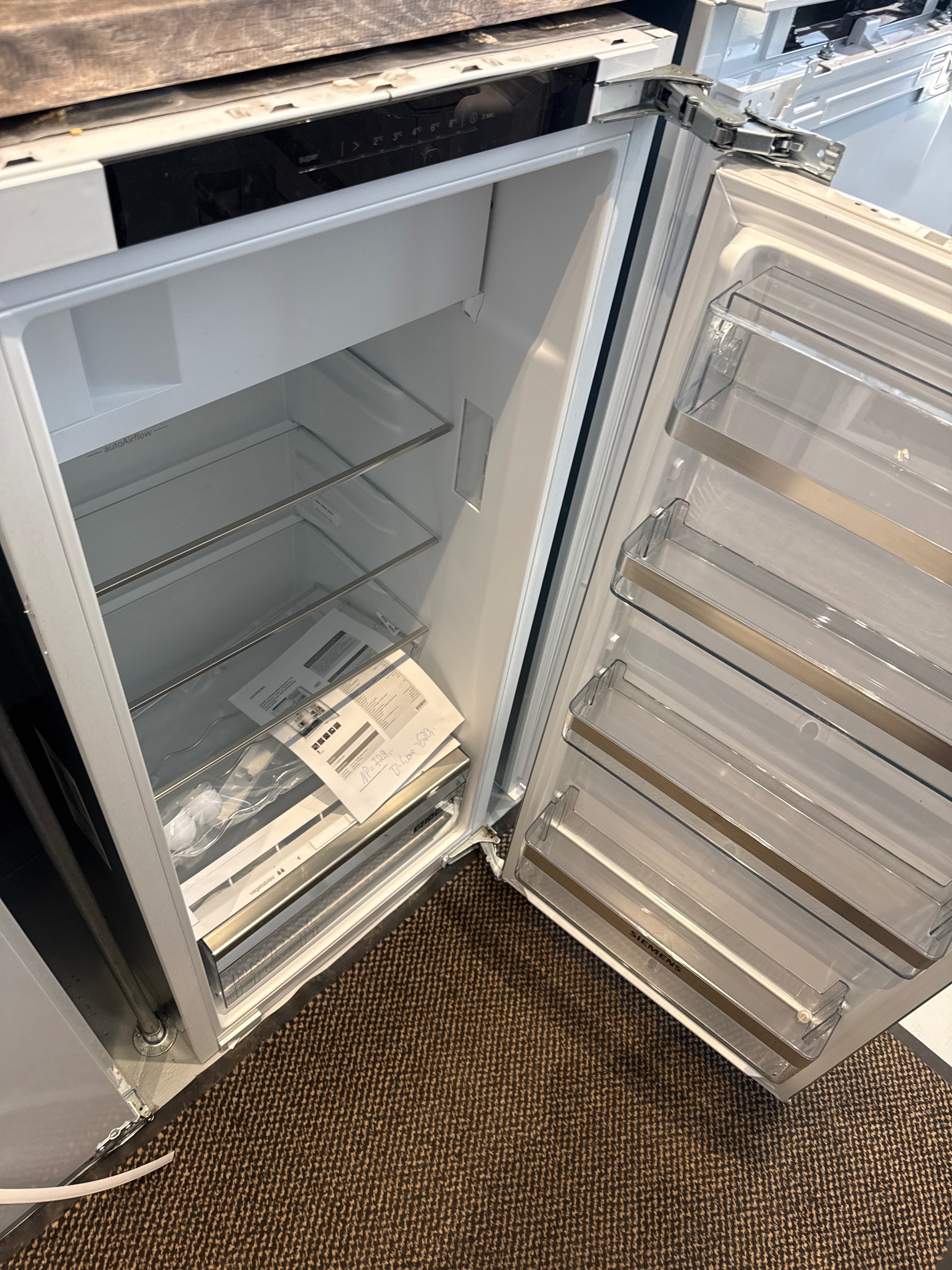 Einbaukühlschrank 122cm Festtür mit Gefrierfach