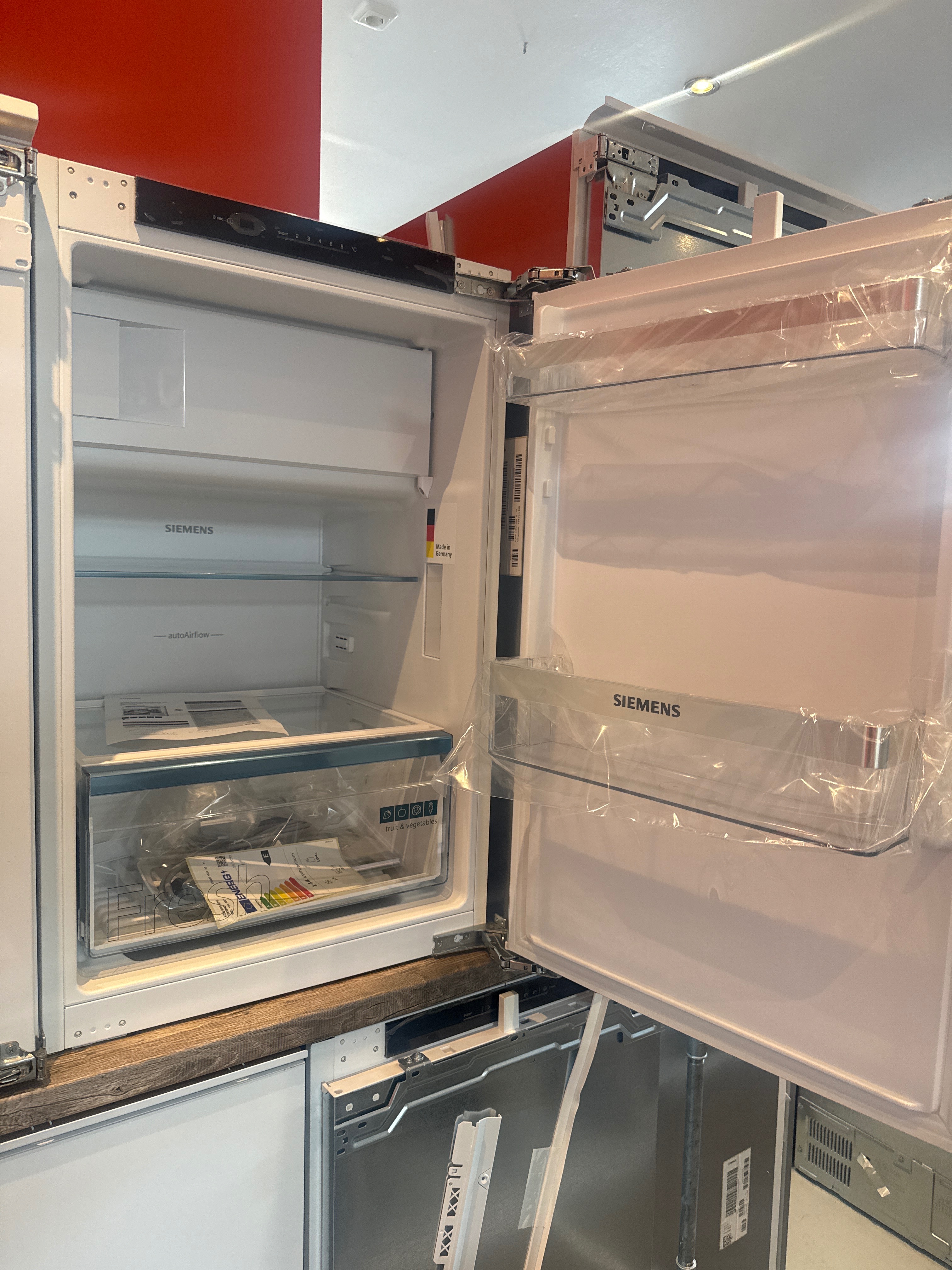 Einbaukühlschrank 88cm Festtür mit Gefrierfach